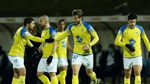 4日凌晨，4分钟2球，巴萨2-0赢德比战，7分领跑，皇马压力更大了